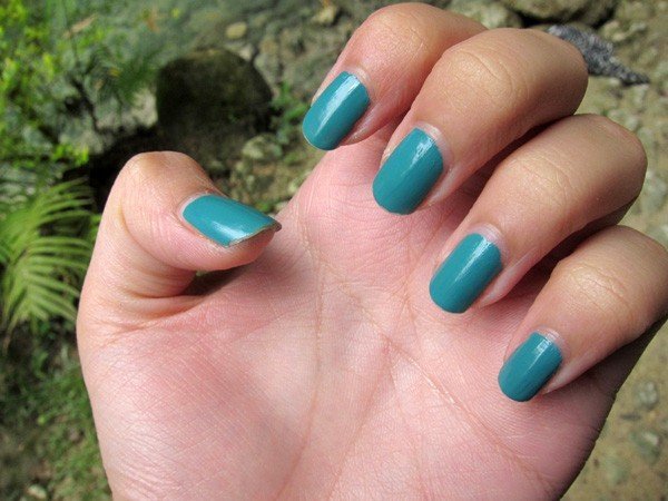 bluish-green nail color