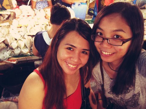 people don’t usually camwhore at the wet market, but whatever